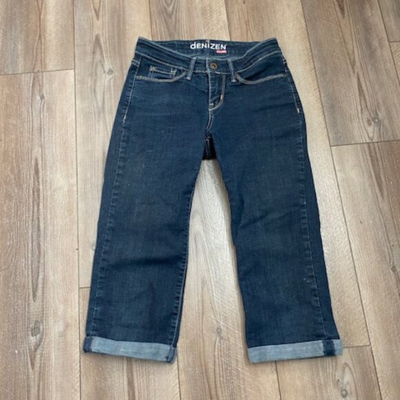 DENIZEN by Levis * BASIC Darker BLUE cuffed CAPRIS * STRETCH Cropped JEANS * 2 - Picture 1 of 7
